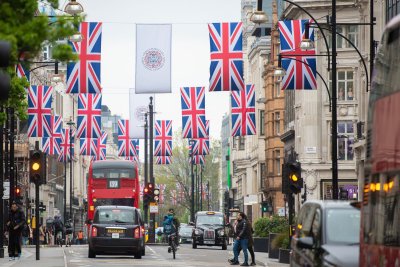 영국 정치인 네이슨 길, 러시아 뇌물 수수 혐의로 10년 형을 선고