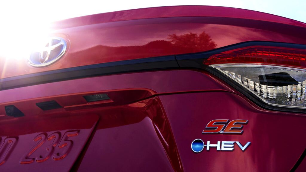 토요타, 현지 생산에 거의 10억 달러 투자하여 미국에서 코롤라 하이브리드 구축