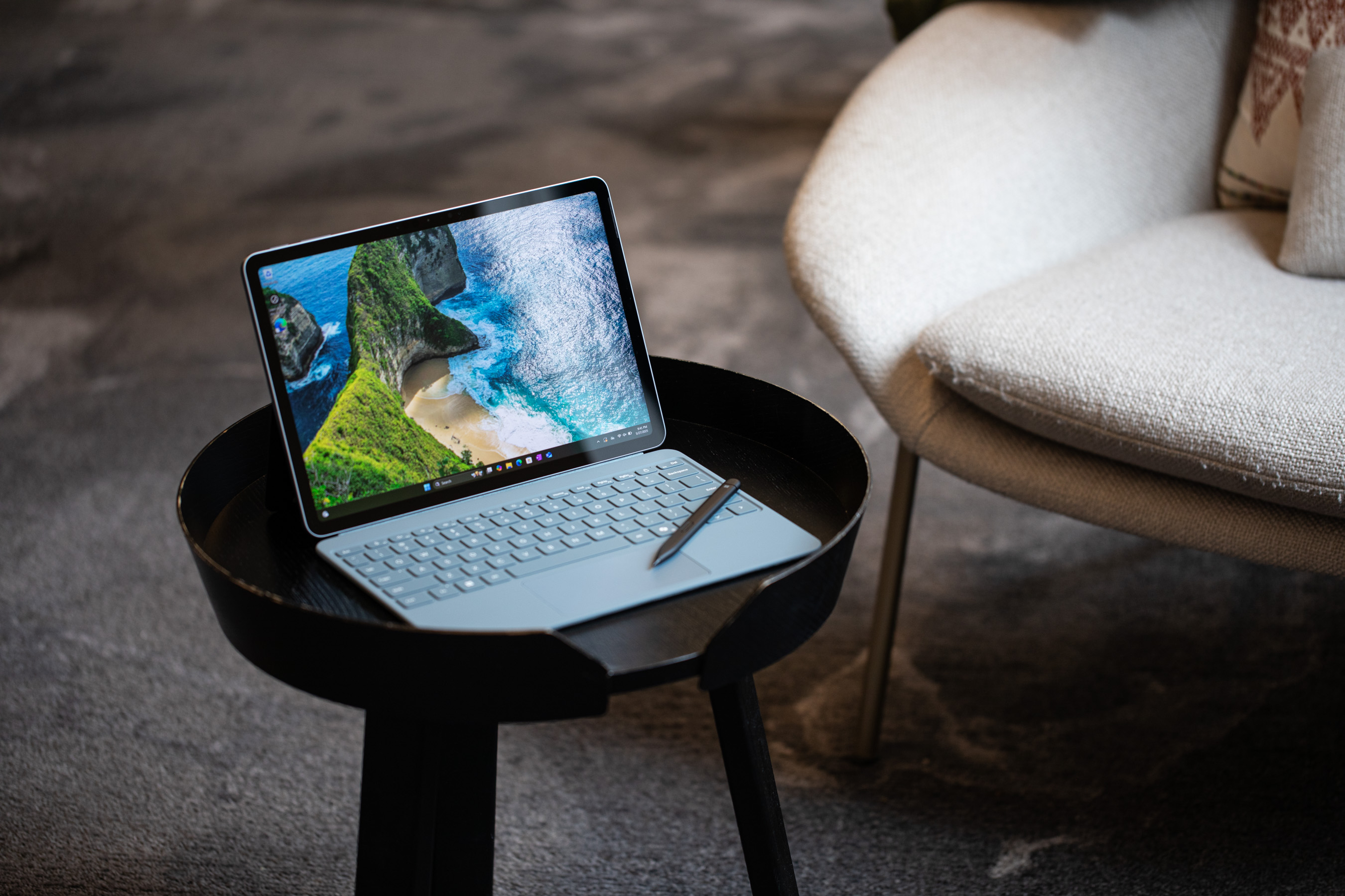 Microsoft가 Surface 제조 시설을 중국 밖으로 이전하고 있는 것으로 알려졌습니다