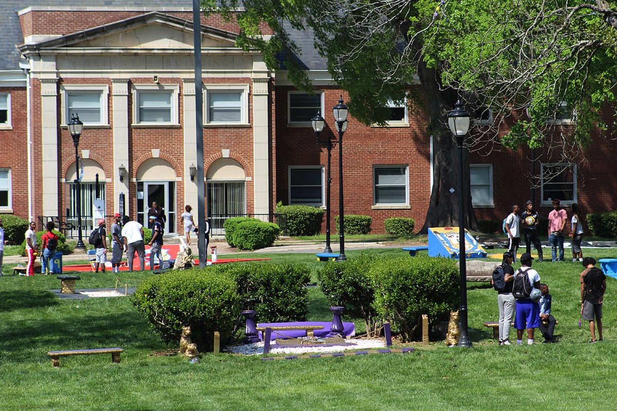 위기에 처한 세인트 어거스틴 교회는 트럼프의 협약을 형성하는 데 도움을 주고 싶어