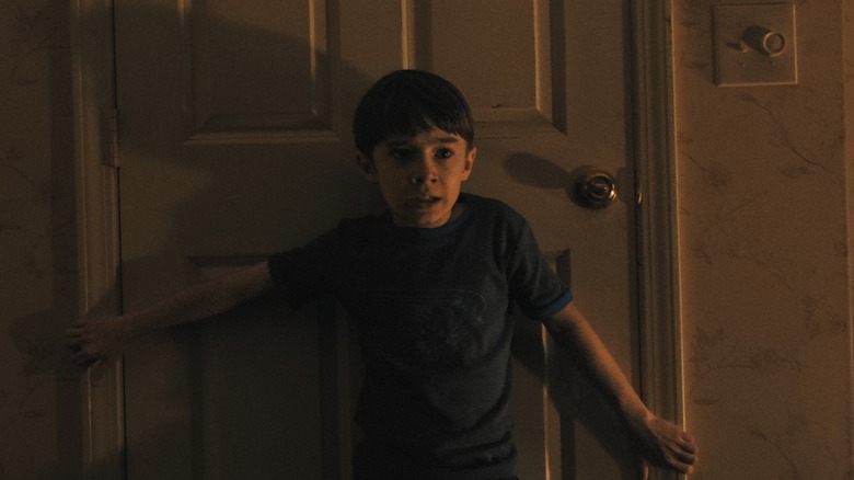 웨폰스의 아역 배우들이 영화의 클라이막스에서 가장 끔찍한 일격을 가하기 위해 싸웠습니다