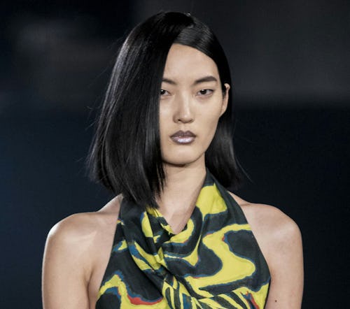 디스코 입술은 이번 휴가 시즌에 시도해볼 파티 준비 트렌드입니다