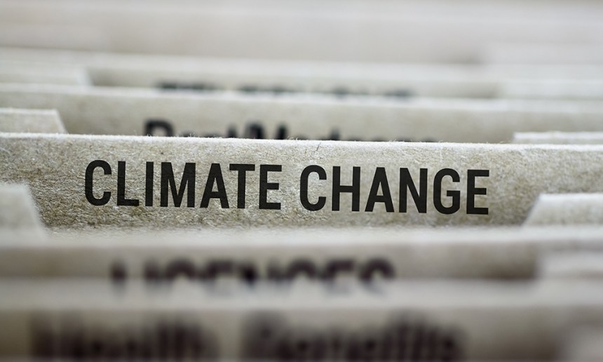 보고서에 따르면 기후 변화가 정신 건강에 부정적인 영향을 미치는 것으로 나타났습니다