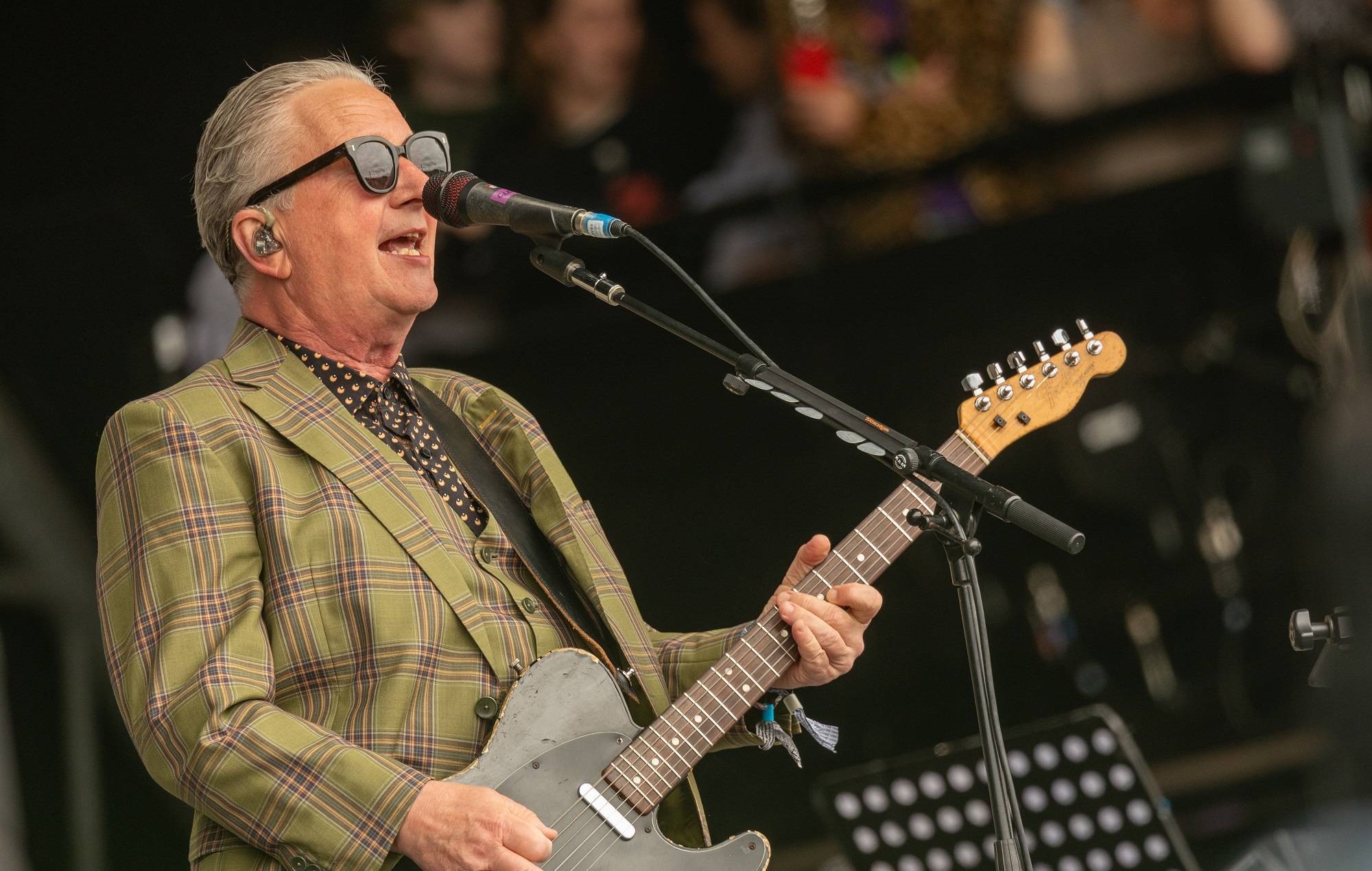 Squeeze의 Glenn Tilbrook은 어린 시절 학대에 대해 다음과 같이 말했습니다: "나는 화가 나지 않지만 나이가 들수록