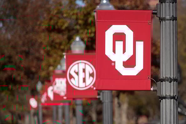 교수진은 오클라호마의 정학 정책에 대한 답변을 원합니다