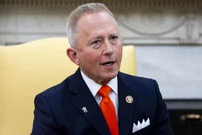 그녀에 대한 가짜 공격 혐의로 기소된 전직 국회의원