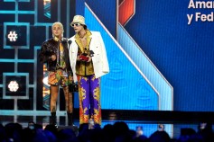 Karol G와 Marco Antonio Solís, 2025 라틴 그래미 시상식에서 달콤한 듀엣 공유