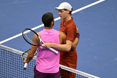 Jannik Sinner가 임시로 ATP 순위 1위인 Carlos Alcaraz를 대체합니다