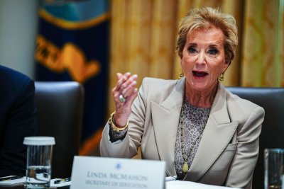 코넬은 자금 회복을 위해 트럼프 행정부와 6천만 달러 규모의 계약을 체결했습니다