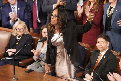 하원은 Epstein 텍스트에 대한 Stacey Plaskett의 비난을 차단했습니다