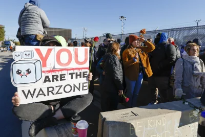 항소 법원, 이민국 직원이 시카고에서 무력 사용을 금지하는 명령 중단