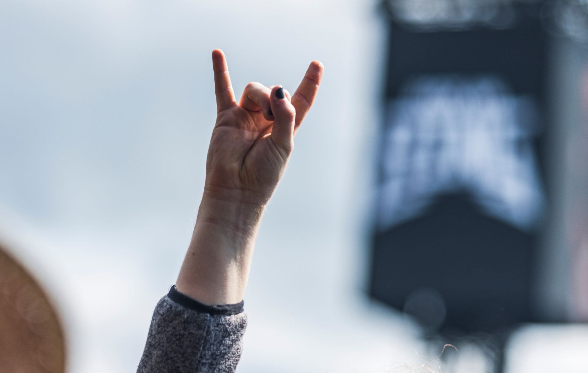 데스 메탈 가수 Ignacia Fernández가 멋진 공연으로 미스 월드 칠레 대회에서 우승