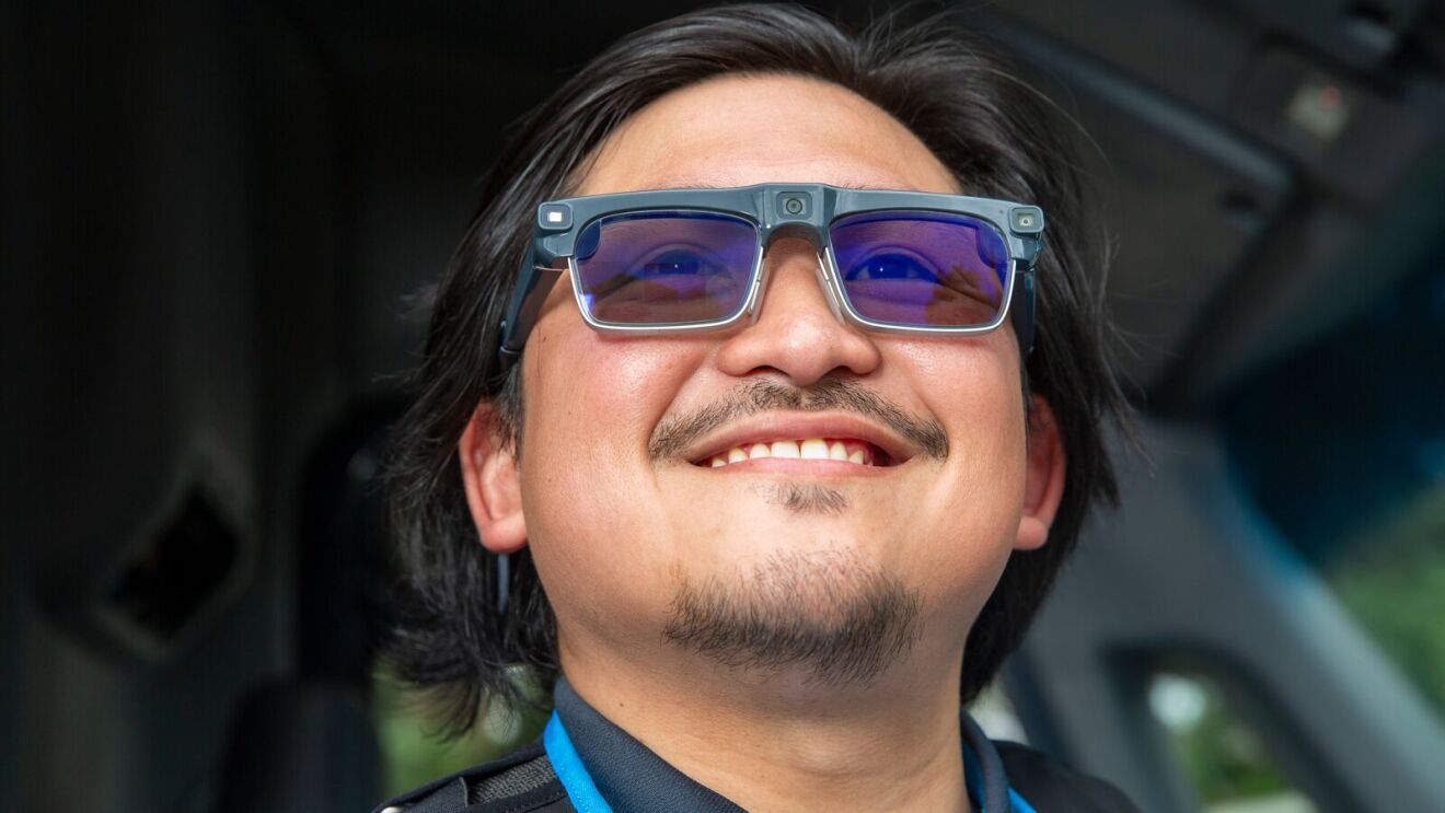 운전자를 안내하고 패키지를 스캔하는 Amazon의 스마트 배송 안경은 다음과 같습니다