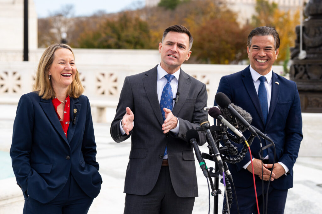 대법원은 트럼프의 광범위한 관세 권한에 회의적인 것으로 보인다