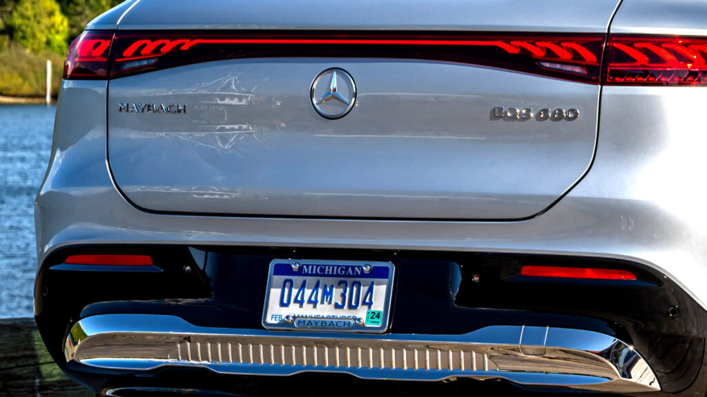 Mercedes는 EV 재고가 늘어나면서 가격을 최대 50,000달러까지 인하했습니다