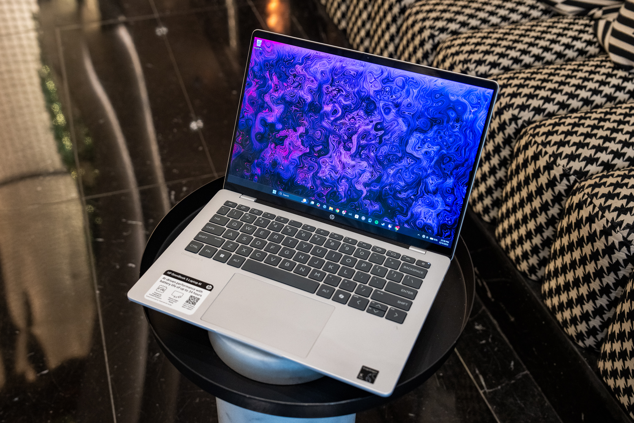 HP OmniBook 5 14 리뷰: OLED면 거의 충분합니다