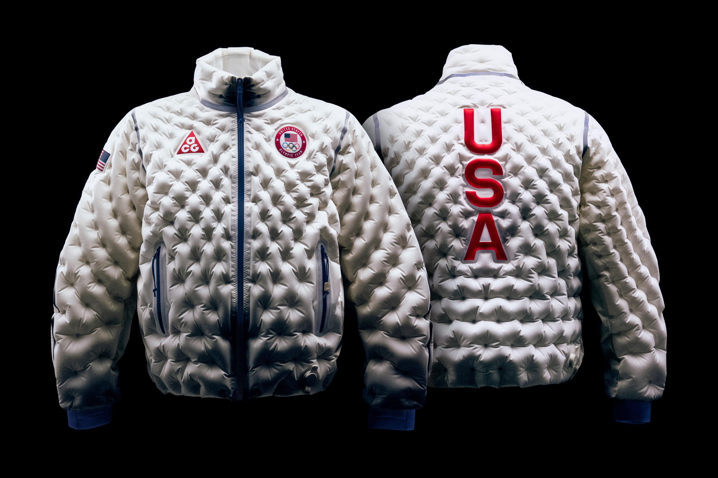 시원함을 선사하는 나이키의 공기주입식 패딩 재킷