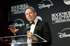 샘 펜더(Sam Fender), 머큐리상 수상 전액을 영국 음악 자선단체에 기부