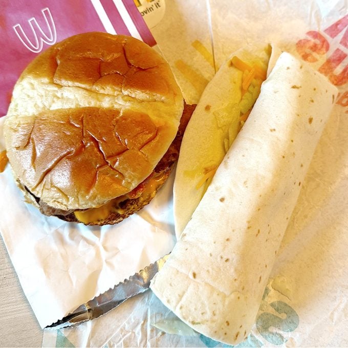 맥도날드에서 새로운 버팔로 랜치 소스를 출시했는데 꼭 먹어봐야겠어요