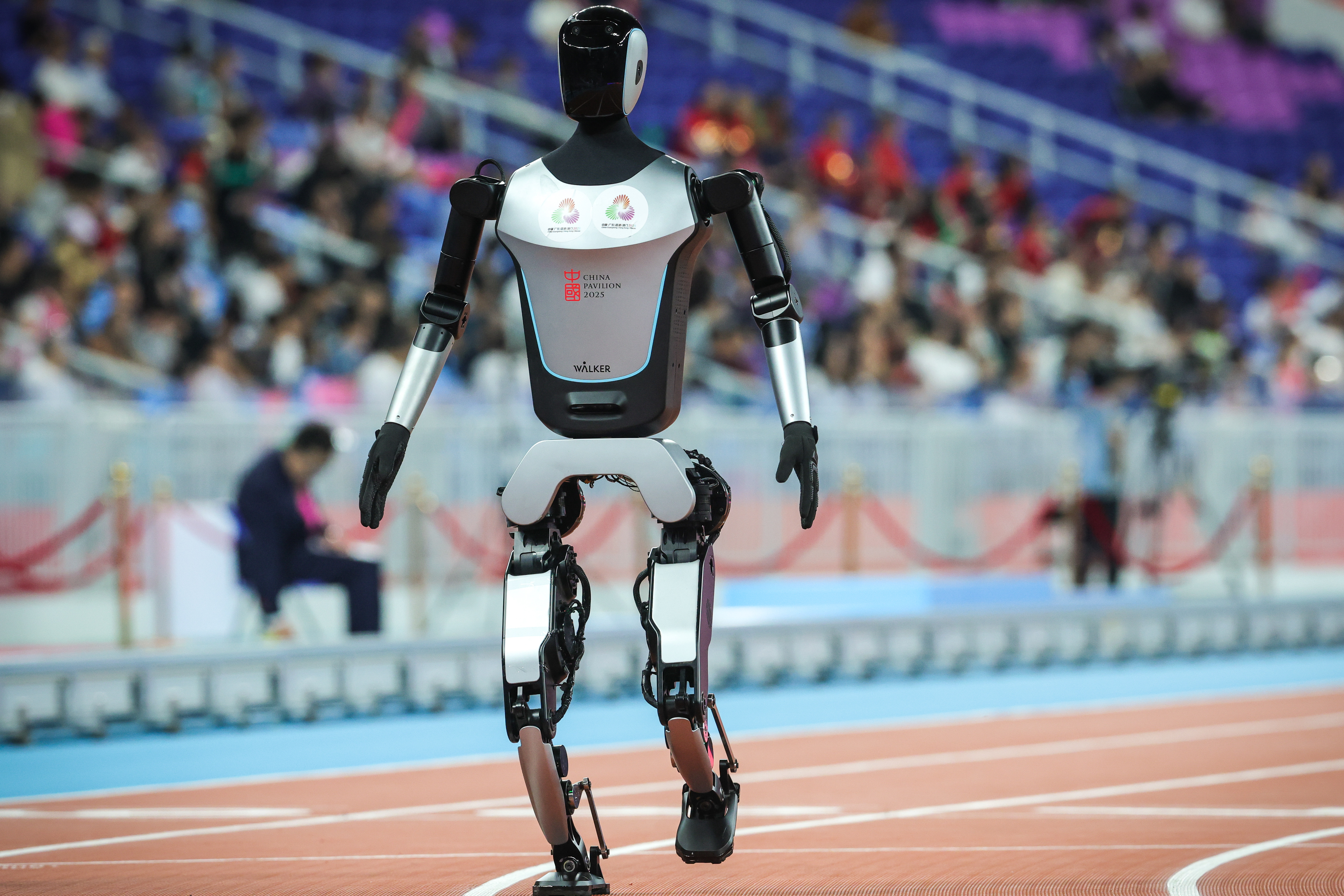 인간형 로봇 모양의 거품이 형성되고 있다고 중국이 경고